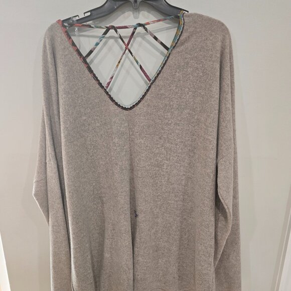 Now N Forever Women's 2X Solid Crisscross V-Back Top w/Aztec Print Trim NWOT - Picture 3 of 8